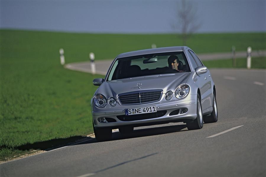  Mercedes-Benz E-Class 2002 года  (фото 27 из 448)